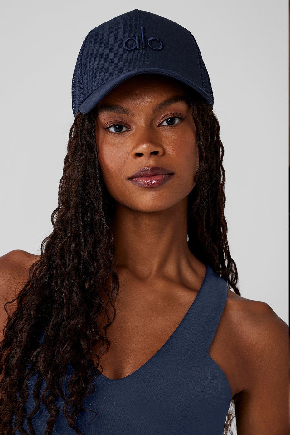 alo yoga District Trucker Hat - Unisex