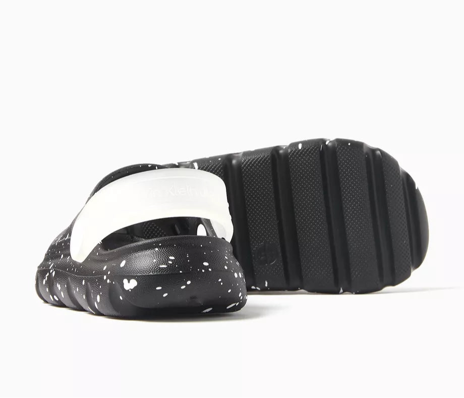CALVIN KLEIN
All-over Paint-splatter Sandals in Rubber