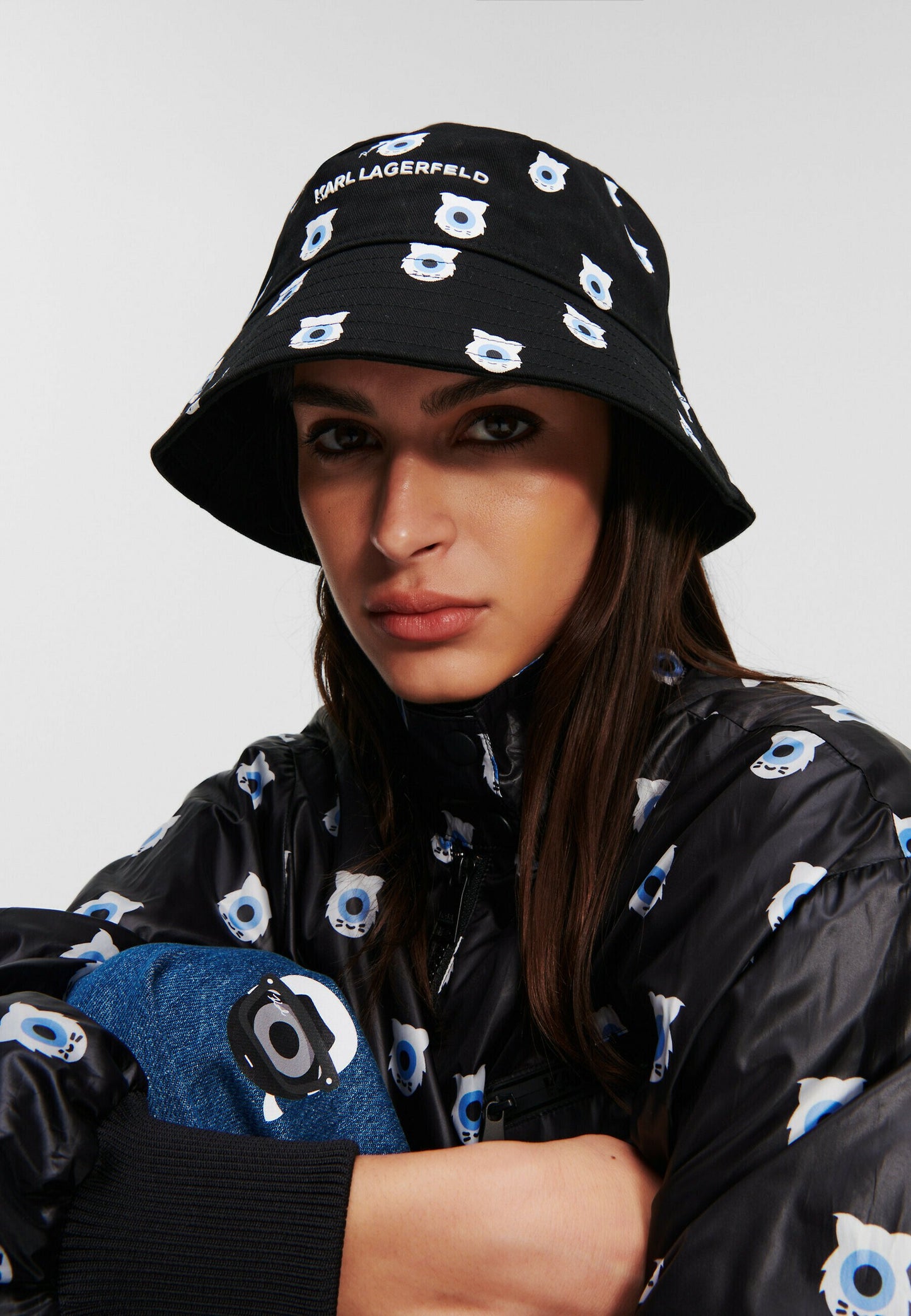 KARL LAGERFELD
X DARCEL DISAPPOINTS ALL-OVER PRINT BUCKET - Hat - black