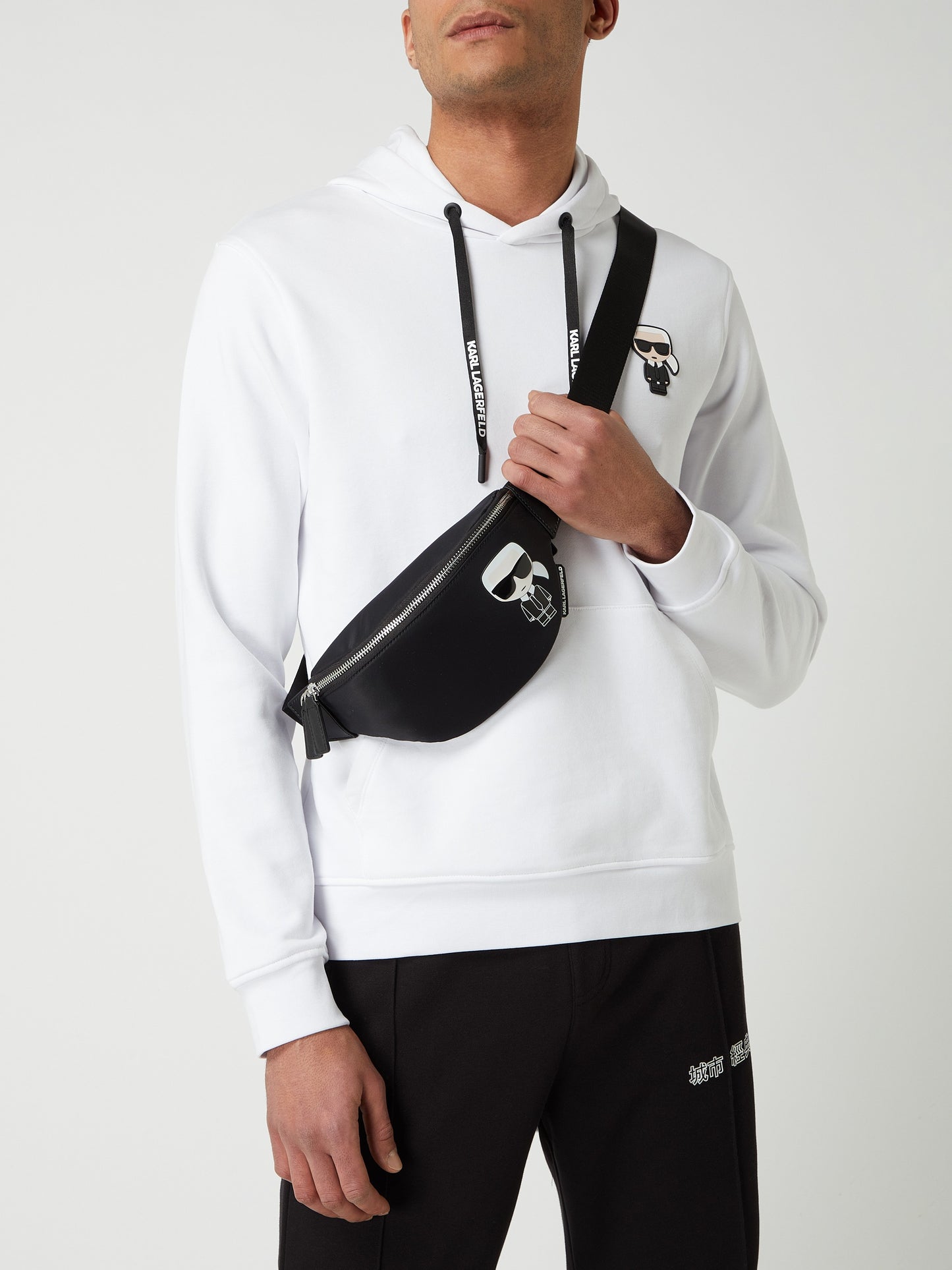 Karl Lagerfeld
UNISex Logo hip bag in black